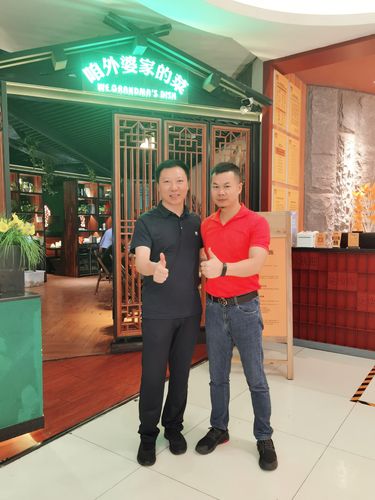 第一商业网执行董事长走访信阳天润广场